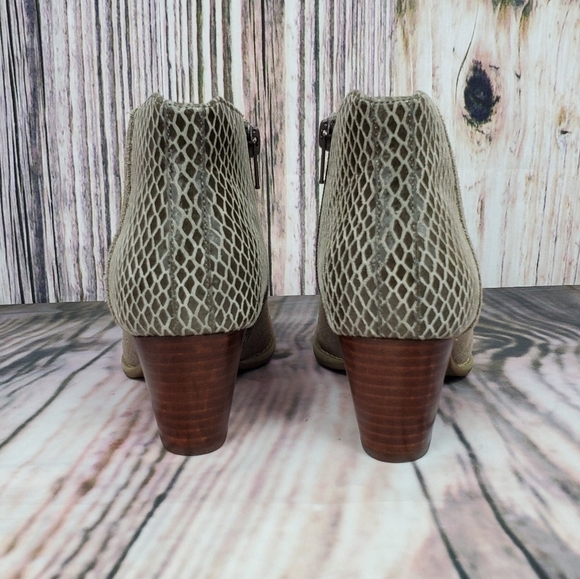 Vionic Bromley Beige Suede Snakeskin Print Zipper Ankle Booties Size 6 - Picture 4 of 12